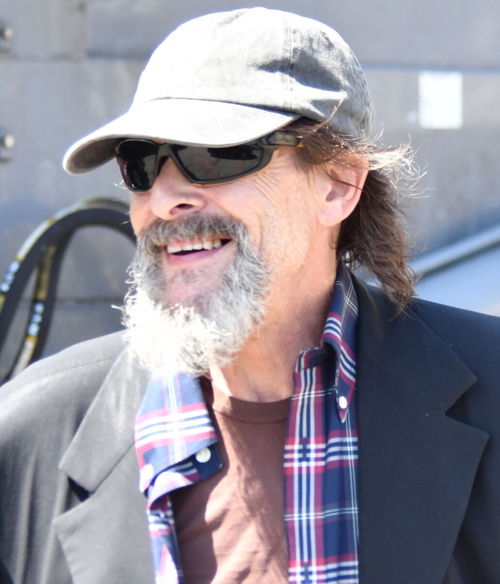 Iconic ’80s star looks nearly unrecognizable in rare sighting