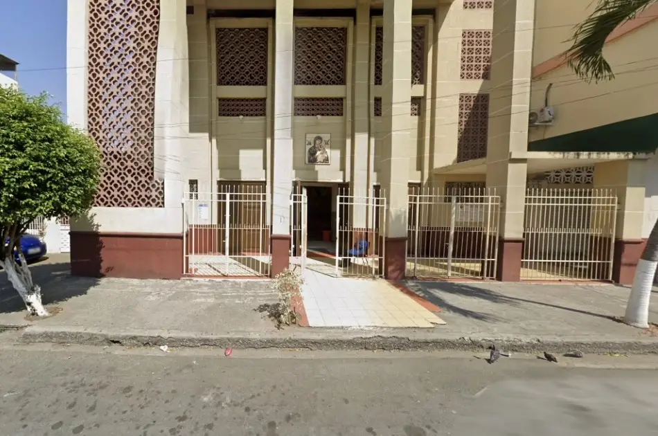 Priest dies after crucifix falls from church wall during livestreamed Mass in Ecuador
