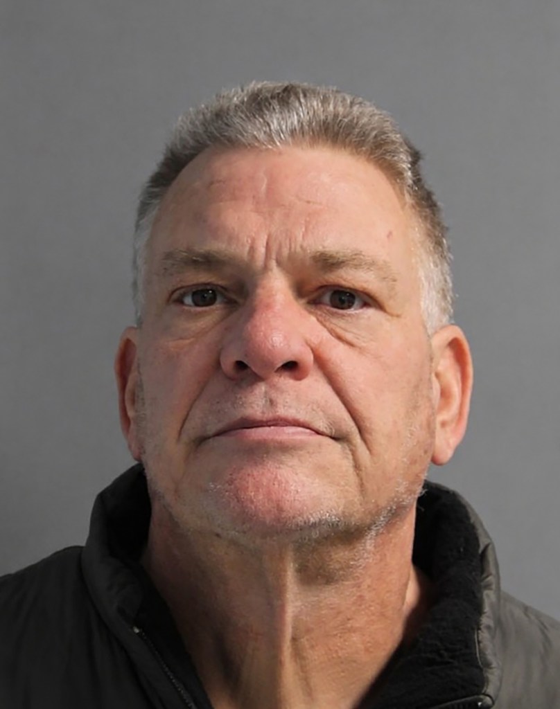 Irate bozo sets Long Island bar ablaze after getting booted for creepy act