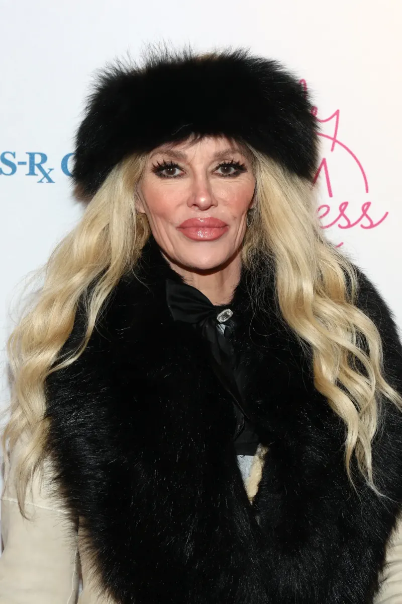 Brandi Glanville set to have 'face taken off' to 'power wash' under her skin after parasites emerge from breast implants