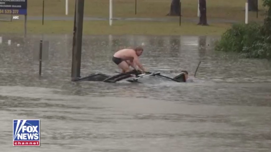 Heroic TV reporter, bystander rescue man trapped inside vehicle quickly sinking in floodwaters