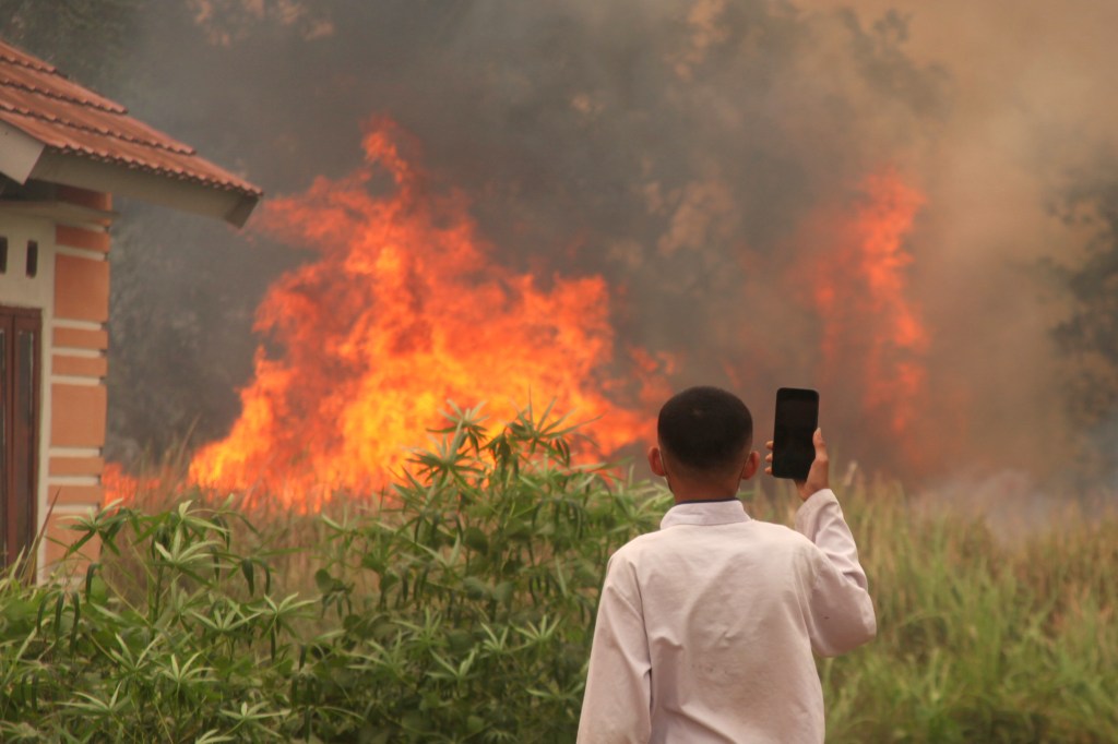 Toxic haze covering Southeast Asian cities sparks student protests in Indonesia: ‘If we burn, you burn with us!’