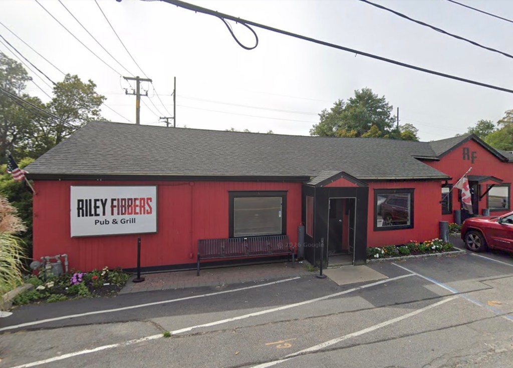 Irate bozo sets Long Island bar ablaze after getting booted for creepy act