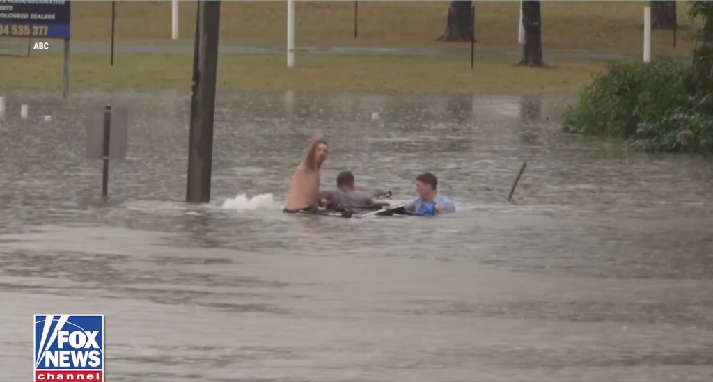 Heroic TV reporter, bystander rescue man trapped inside vehicle quickly sinking in floodwaters