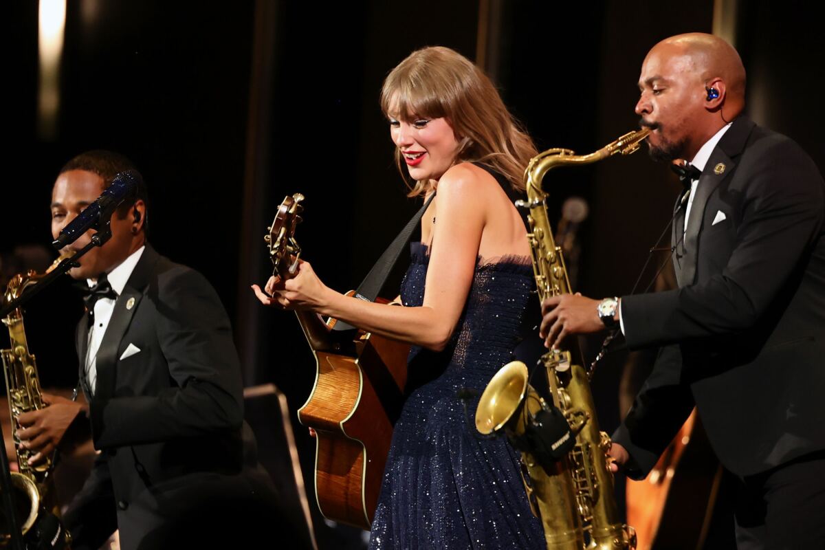 Taylor Swift shines in Ralph Lauren for Academy Museum 2026 performance