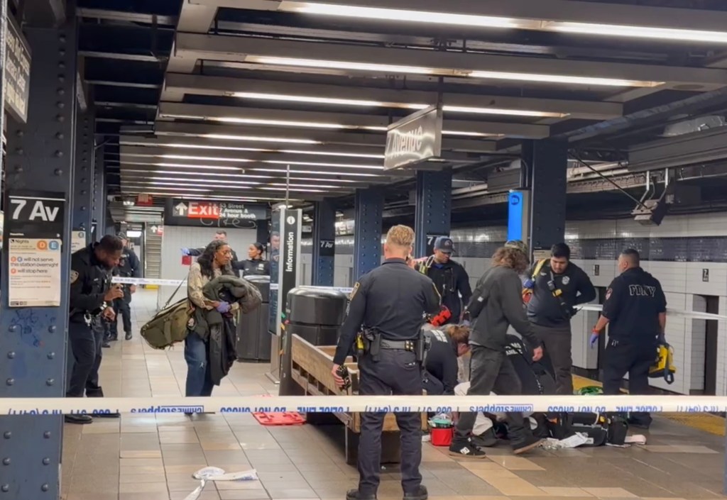 Man shot and killed inside Midtown subway station