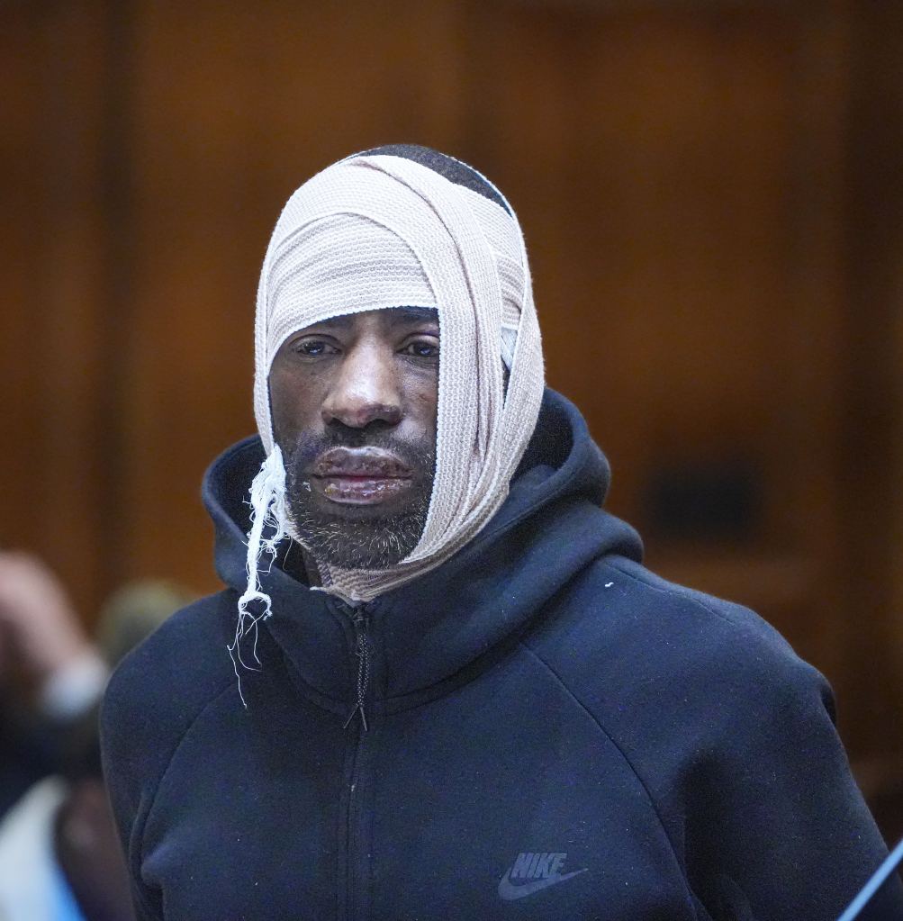 Alleged arsonist sets girlfriend on fire inside NYC apartment as daughter watched in horror: prosecutors