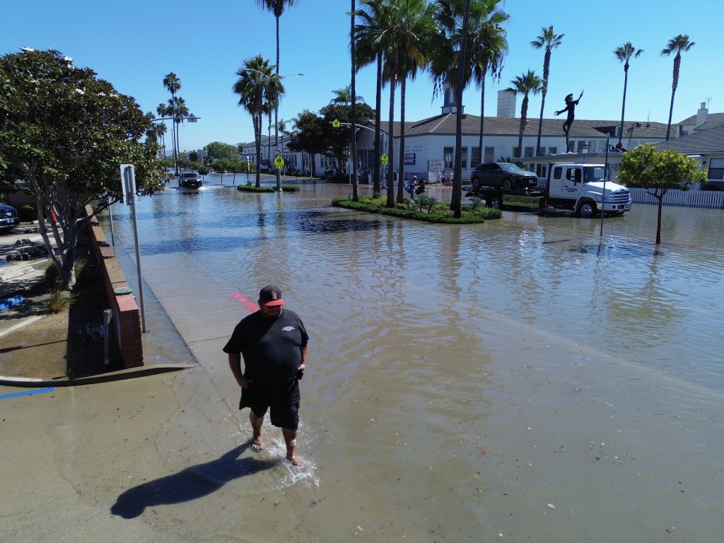 SoCal authorities issue urgent order as flooding overwhelms picturesque beach town