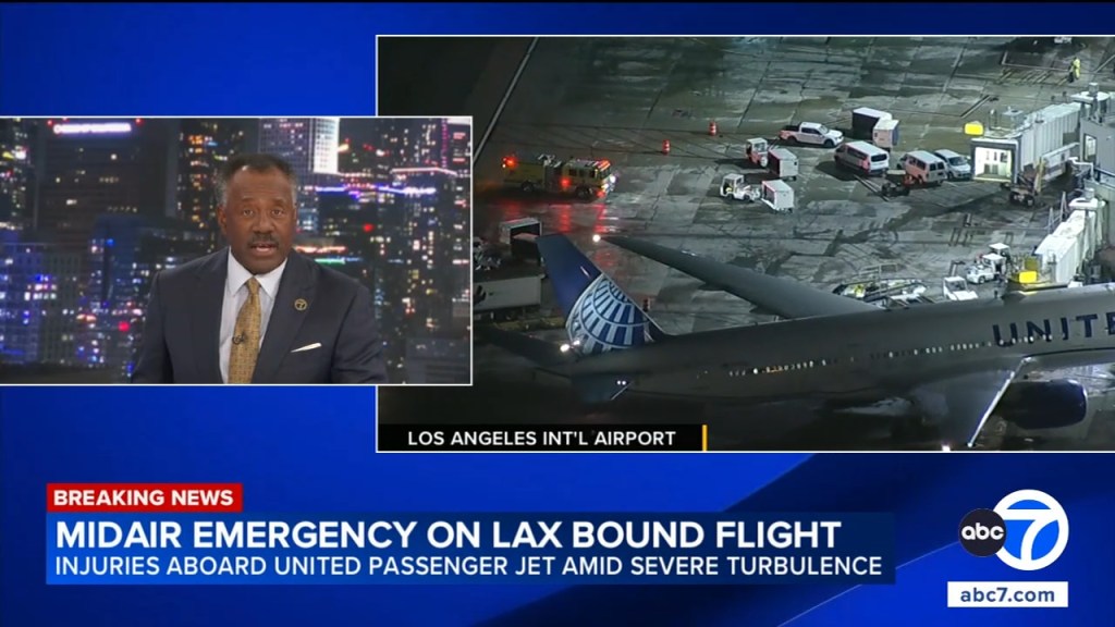At least four injured as massive turbulence rocks United flight from Hawaii to LAX: ‘Just suddenly dropped’