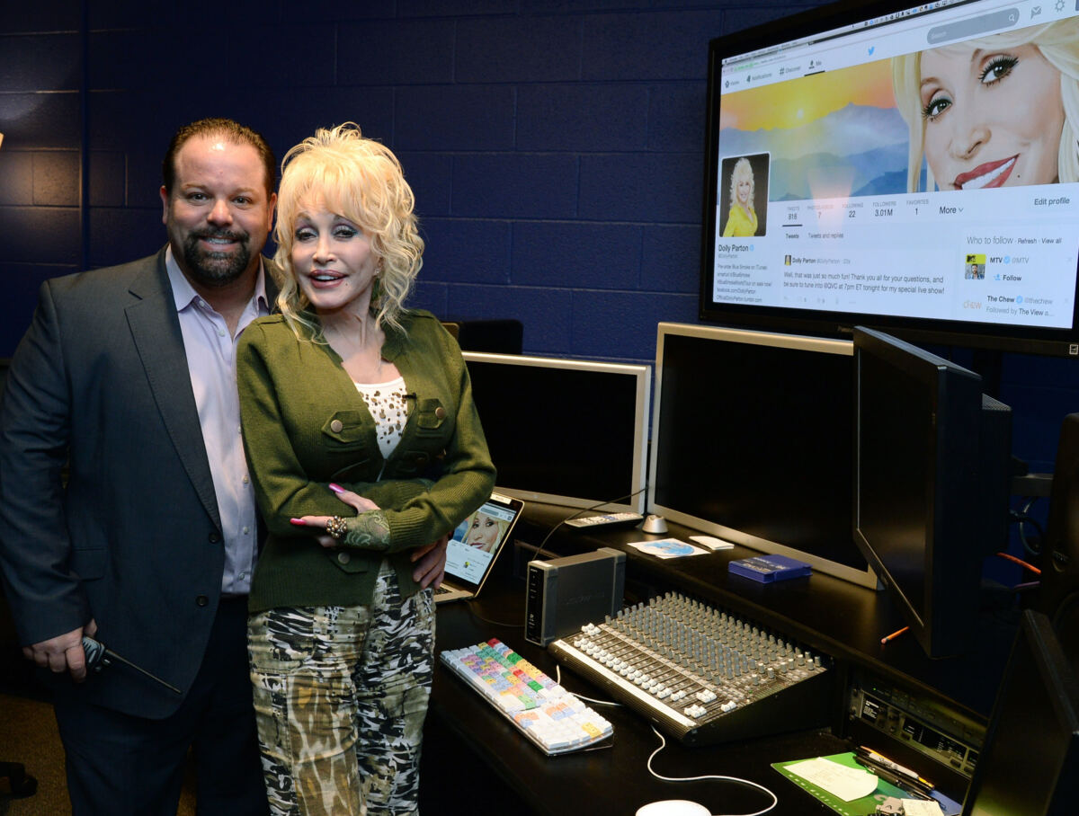 Dolly Parton’s nephew Bryan Seaver previously arrested for assault before threatening singer’s manager
