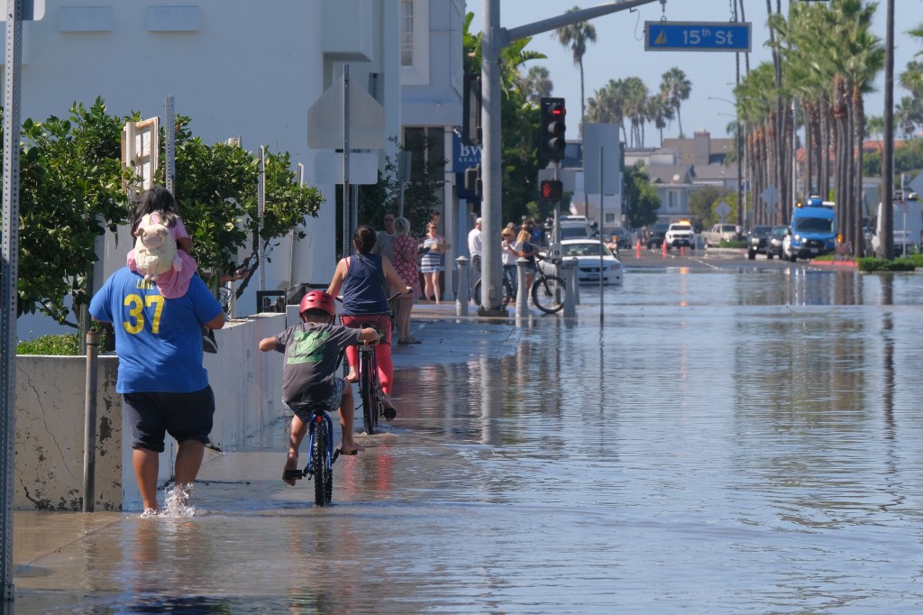 SoCal authorities issue urgent order as flooding overwhelms picturesque beach town