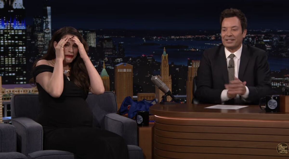 Anne Hathaway apologizes for ‘horrifying’ red carpet moment when she ordered photographers around in ‘mom mode’
