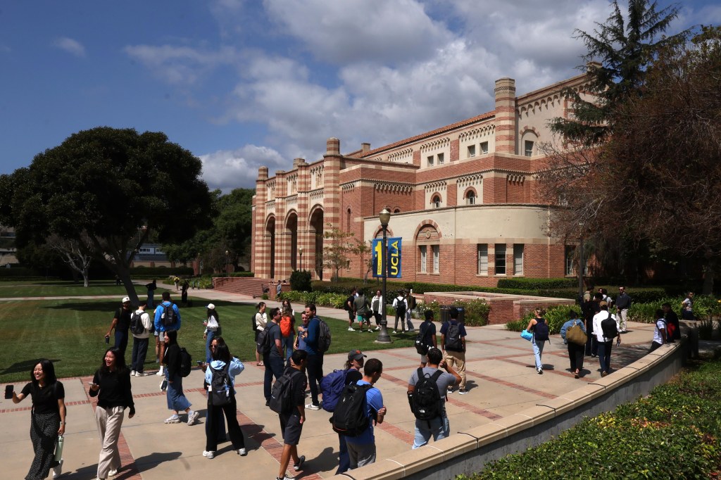 California’s top professors reveal how AI has revolutionized classes, massive pitfalls: ‘Shoving it down our throats’