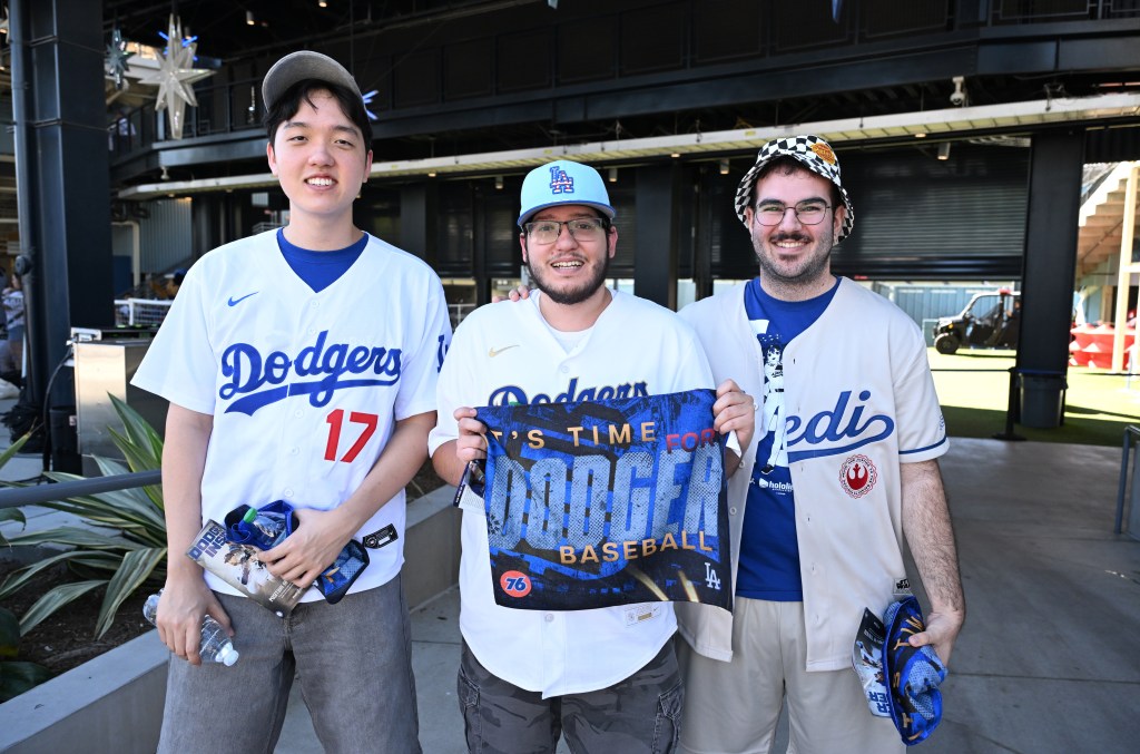 Dodgers fan’s brutal response when entire stadium demanded he hand foul ball to young Braves fan