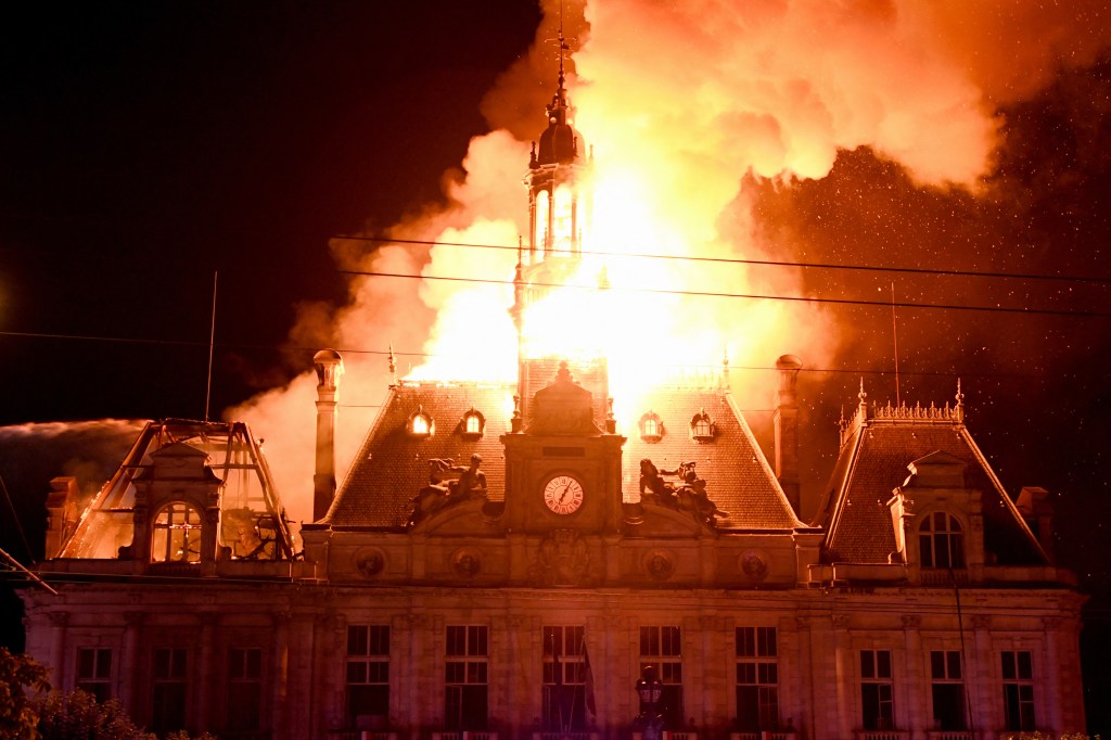 Paris to shut down the Louvre, other tourist attractions over fears of violent Saturday protests