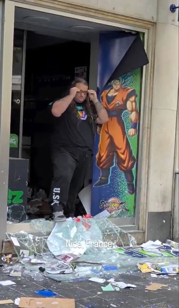 Sweat pants-clad video game store worker praised as hero for defying Franch rioters trying to loot business