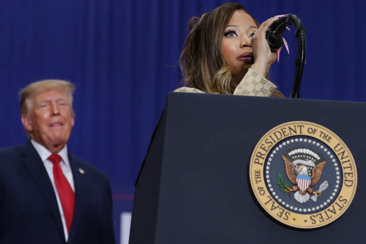 Body language expert spots hidden detail in Nicki Minaj's Trump rally appearance