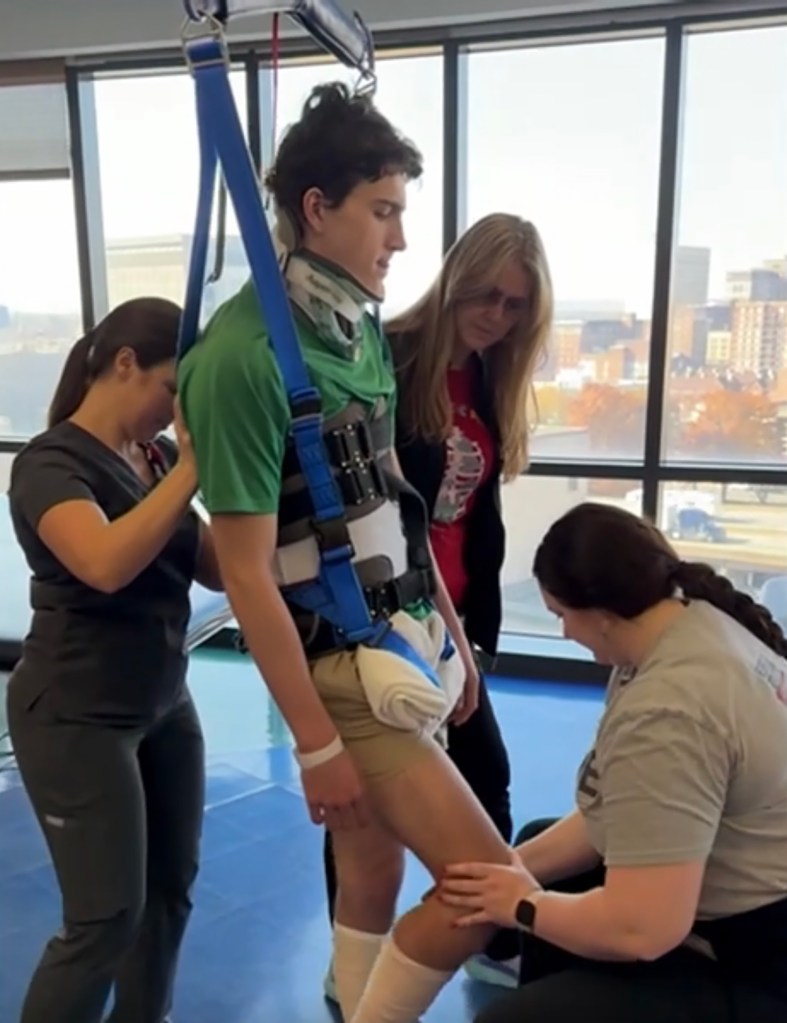 Kentucky teen finishes Chicago Marathon less than a year after spinal injury left him paralyzed
