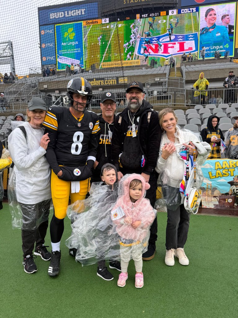 Aaron Rodgers’ family cheers on NFL star at Steelers game for first time since ending feud