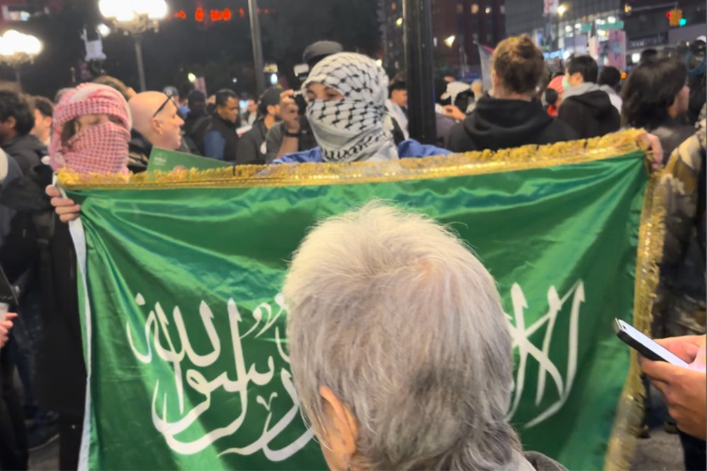 Mamdani booed, berated by anti-Israel protesters waving Hamas flags at NYC Oct. 7 memorial: ‘Shame on you’