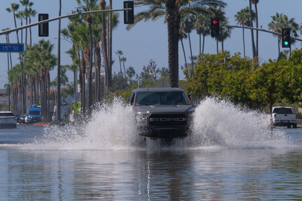 SoCal authorities issue urgent order as flooding overwhelms picturesque beach town