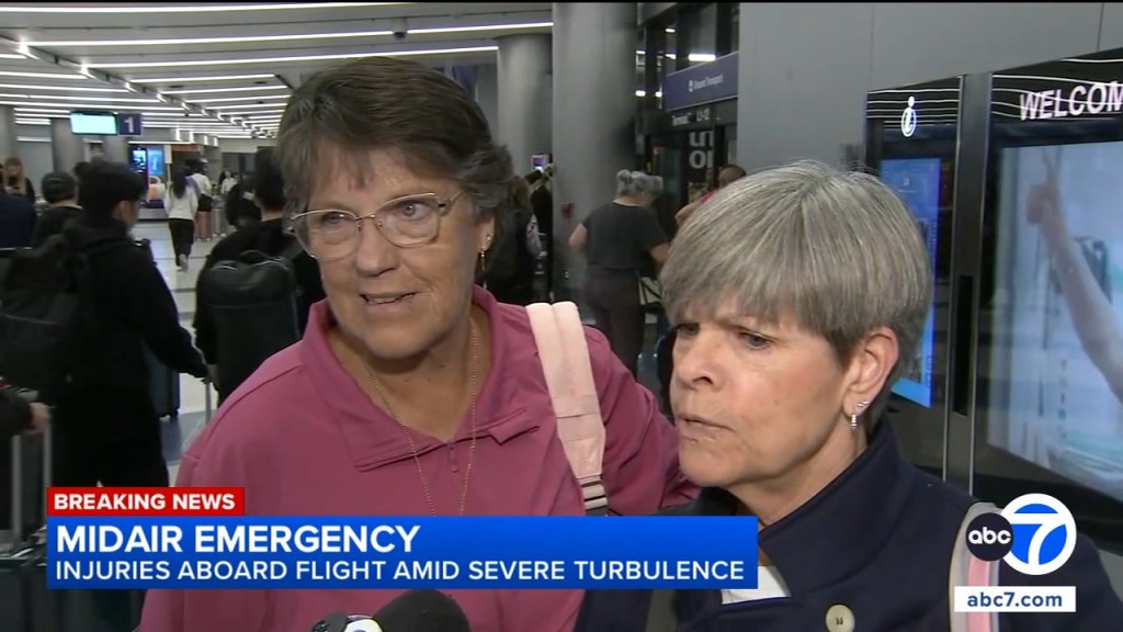 At least four injured as massive turbulence rocks United flight from Hawaii to LAX: ‘Just suddenly dropped’