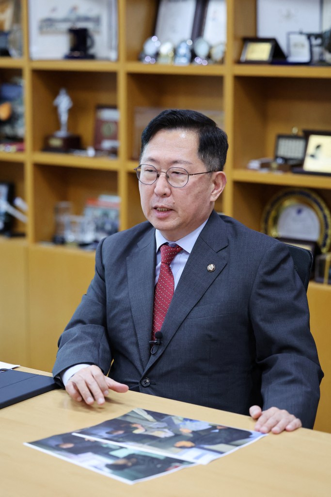 South Korea’s President Lee threatens action against Ukraine over transfer of North Korean soldiers