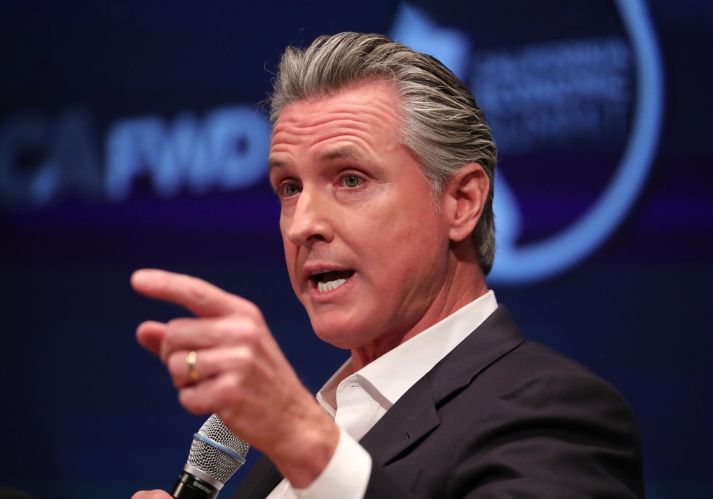 Gavin Newsom and Arnold Swartzenegger congratulate each other for California’s hated environmental regulations