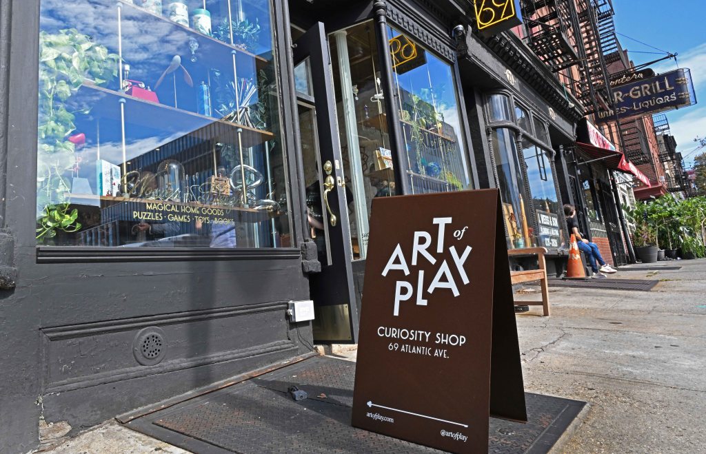 Brooklyn shop reached out to Kelly Clarkson ‘multiple’ times over mechanical bird feud