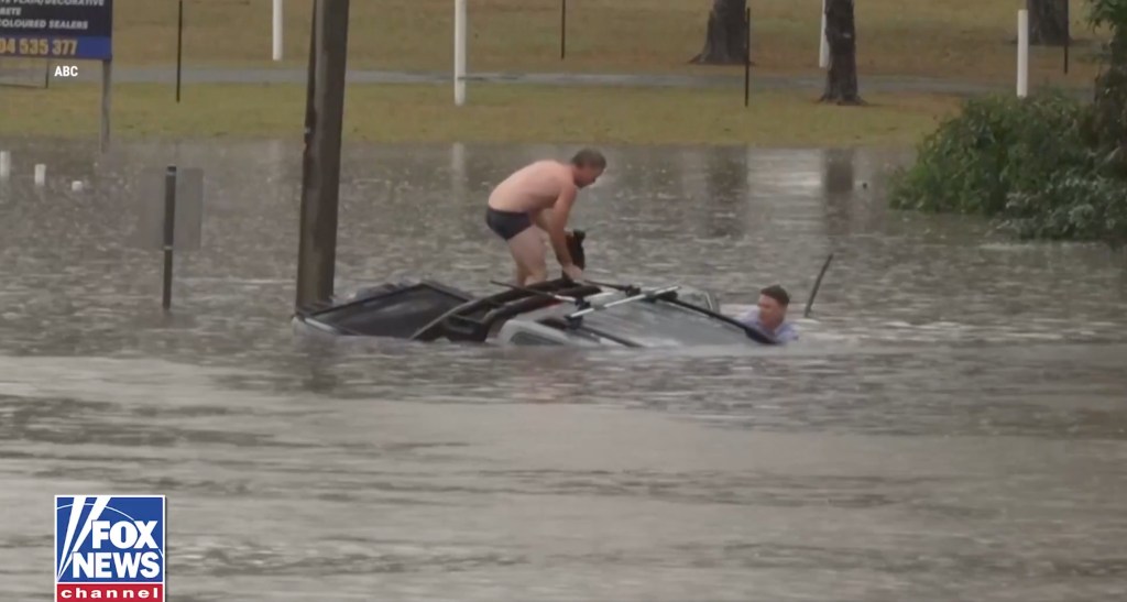 Heroic TV reporter, bystander rescue man trapped inside vehicle quickly sinking in floodwaters