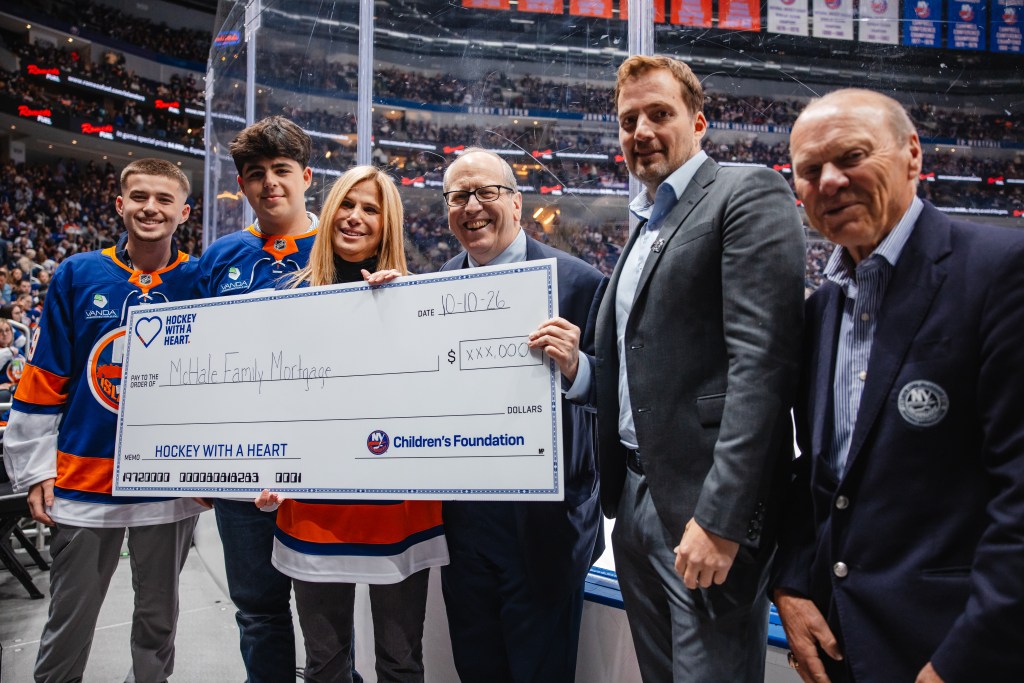 Long Island FDNY widow weeps as Islanders, Tunnel to Towers pay mortgage, twins’ tuition: ‘No words’