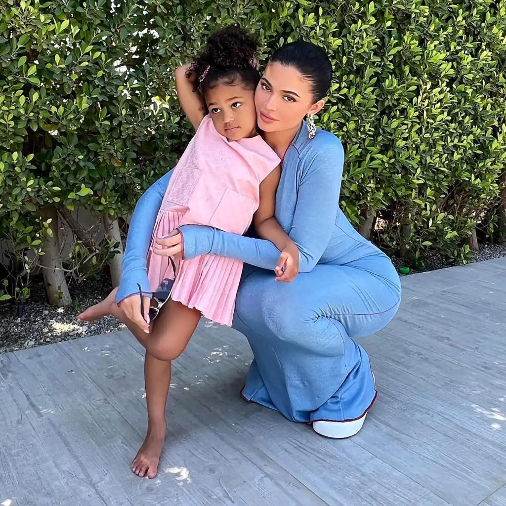 Fans praise Kylie Jenner for teaching daughter Stormi, 8, to embrace her natural hair: ‘So beautiful’