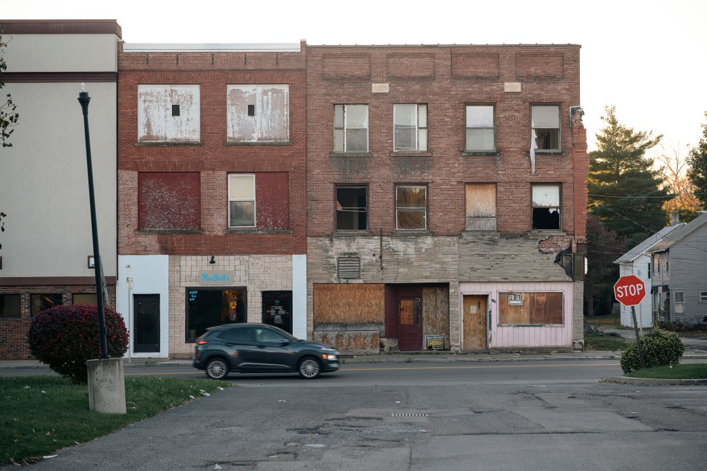 New York’s fracking ban leaves community to crumble while Penn. Neighbors boom with gas millions