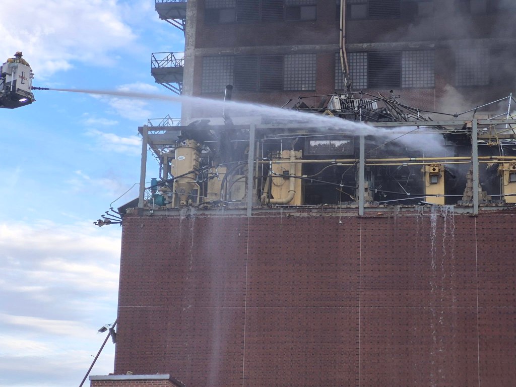 Iowa Quaker Oats plant — the world’s largest of its kind — explodes into massive fireball