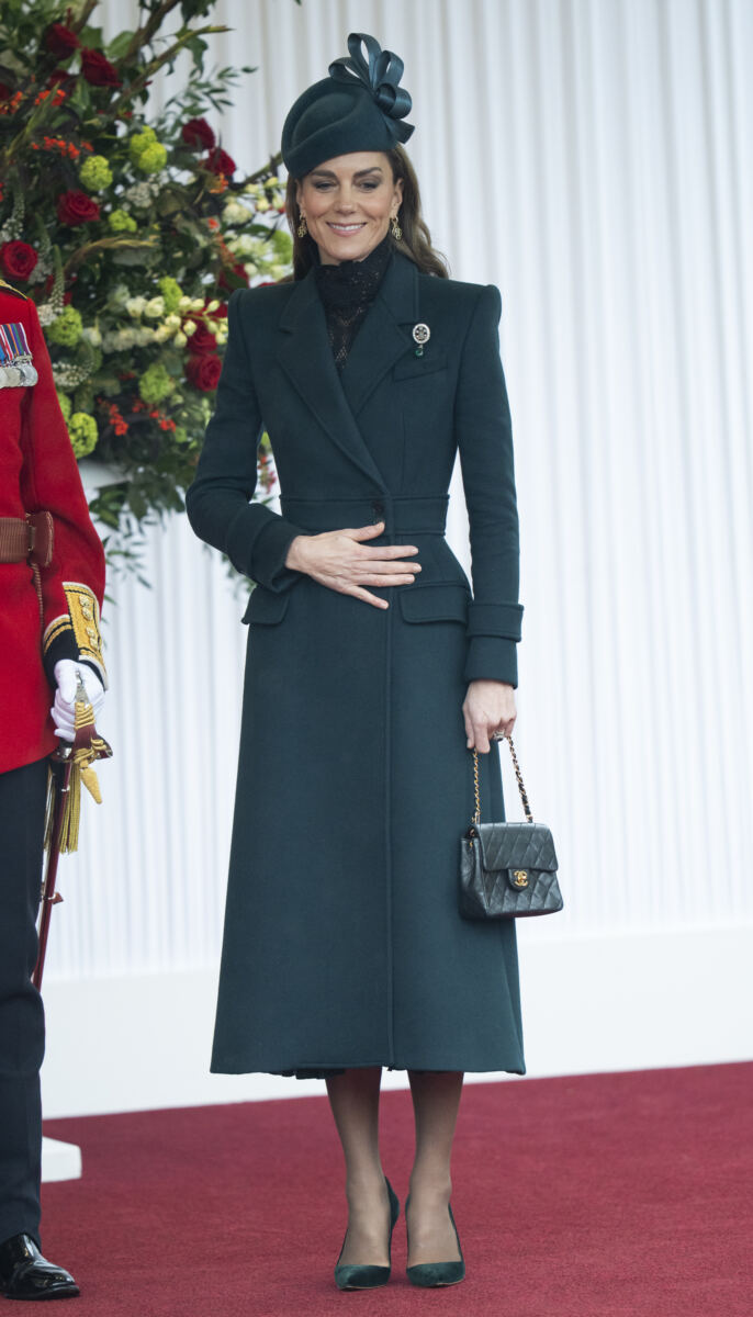 Kate Middleton glows in yellow keyhole gown and tiara at state banquet