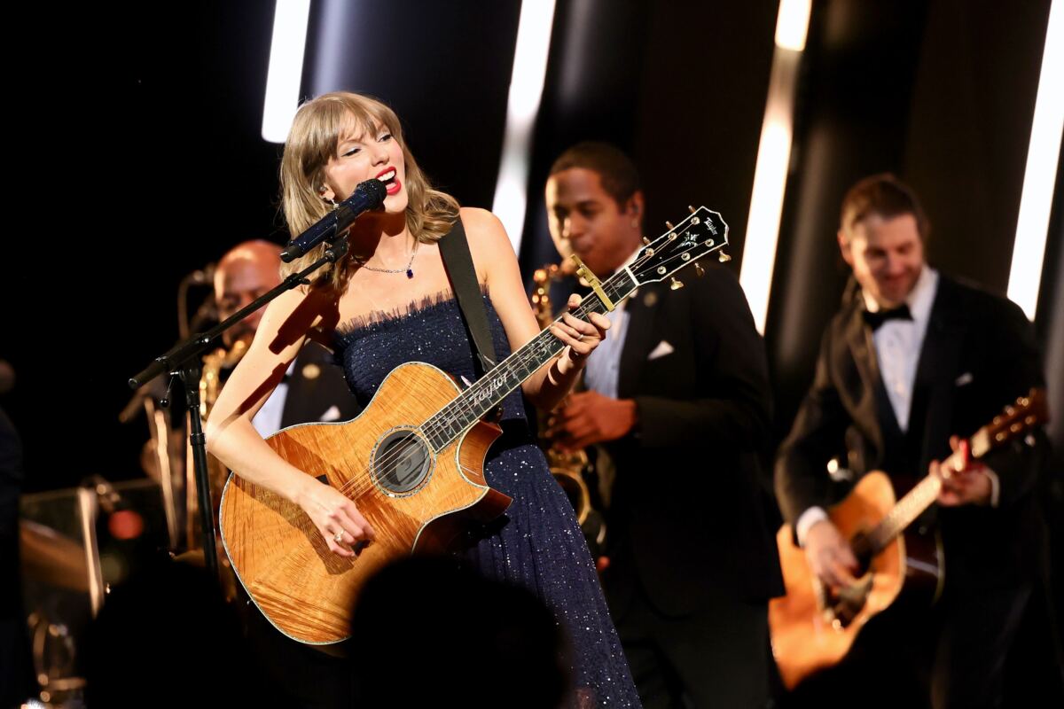 Taylor Swift shines in Ralph Lauren for Academy Museum 2026 performance