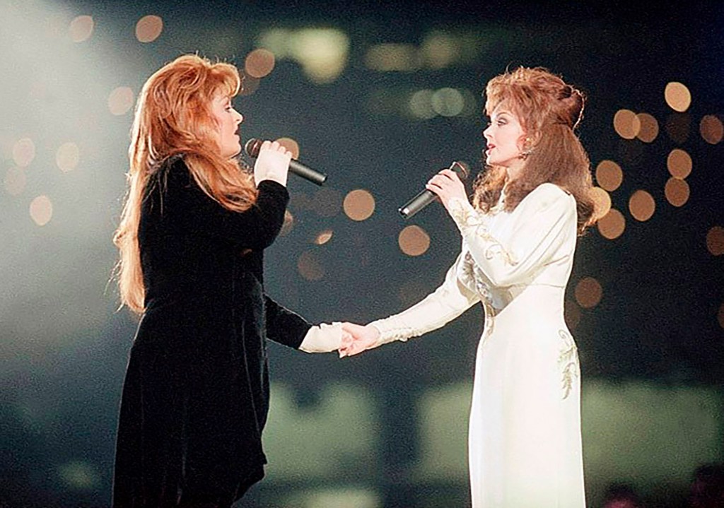 Wynonna Judd recalls mom Naomi talking about suicide ‘a lot’ before her death: ‘It was really awful’