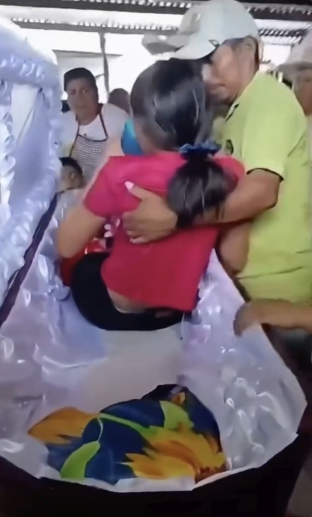 Teen wakes up in coffin at her own funeral, shocking mourners