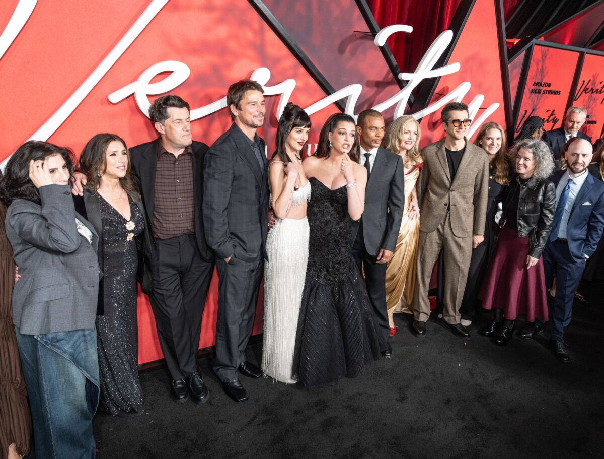 Anne Hathaway apologizes for ‘horrifying’ red carpet moment when she ordered photographers around in ‘mom mode’