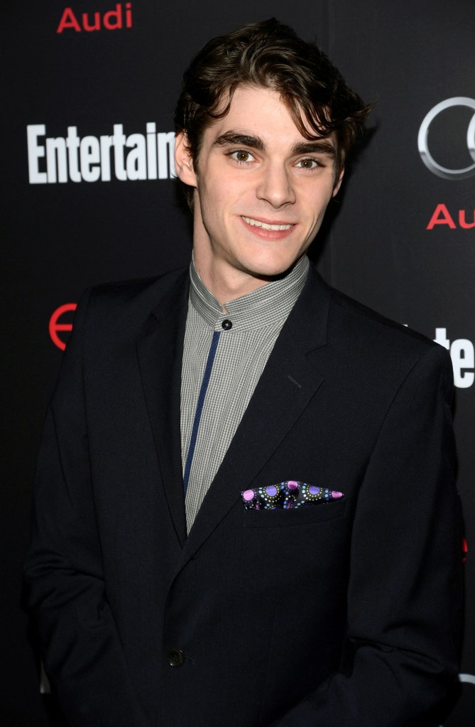 ‘Breaking Bad’ star RJ Mitte claimed Hollywood didn’t want him on screen in heartbreaking texts before death at 34