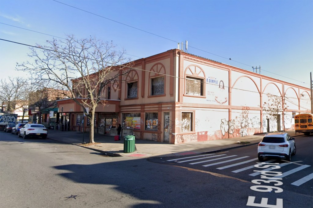 Corpse found in trash bag by homeless scavanger looking for scrap in NYC