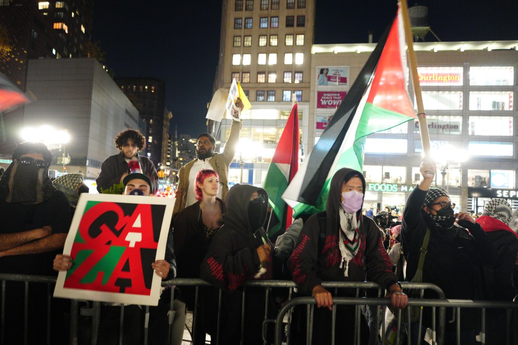 Mamdani booed, berated by anti-Israel protesters waving Hamas flags at NYC Oct. 7 memorial: ‘Shame on you’
