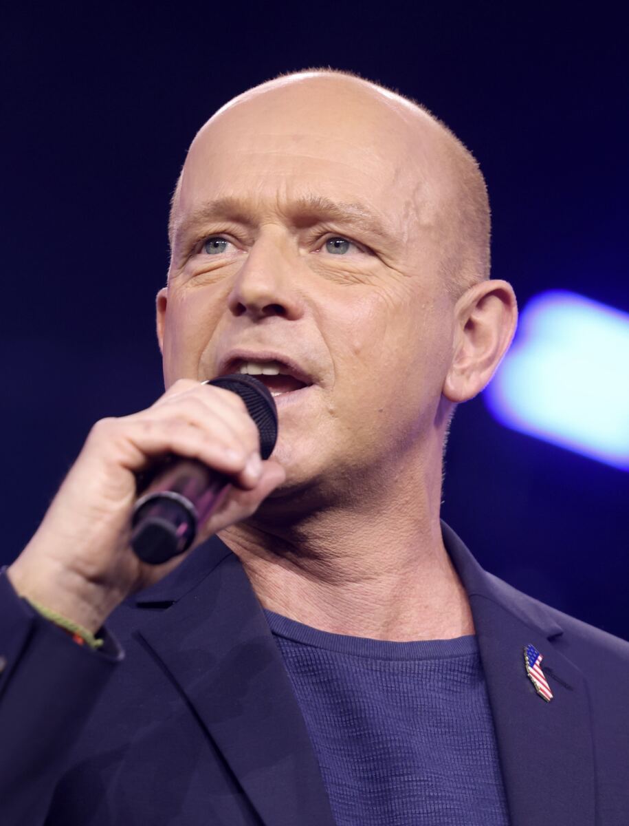 Steve Hilton drops shocking new ad teasing lesbian encounter: ‘What if my dad finds out?’