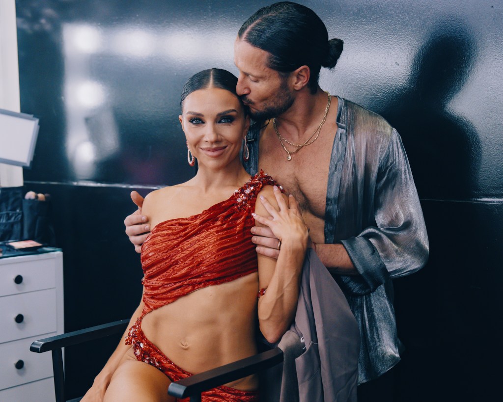 ‘DWTS’ pro Emma Slater claps back at criticism over boyfriend Alan Bersten replacing Val Chmerkovskiy