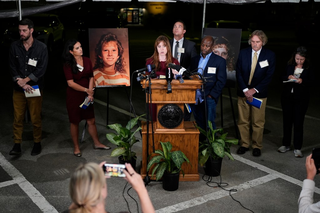 Christa Pike still alive, tried to help executioners find a good vein before botched lethal injection attempt: lawyer