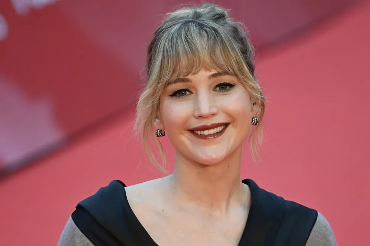 Jennifer Lawrence's husband begged her to 'get a hotel room' after beauty product made her smell like fish