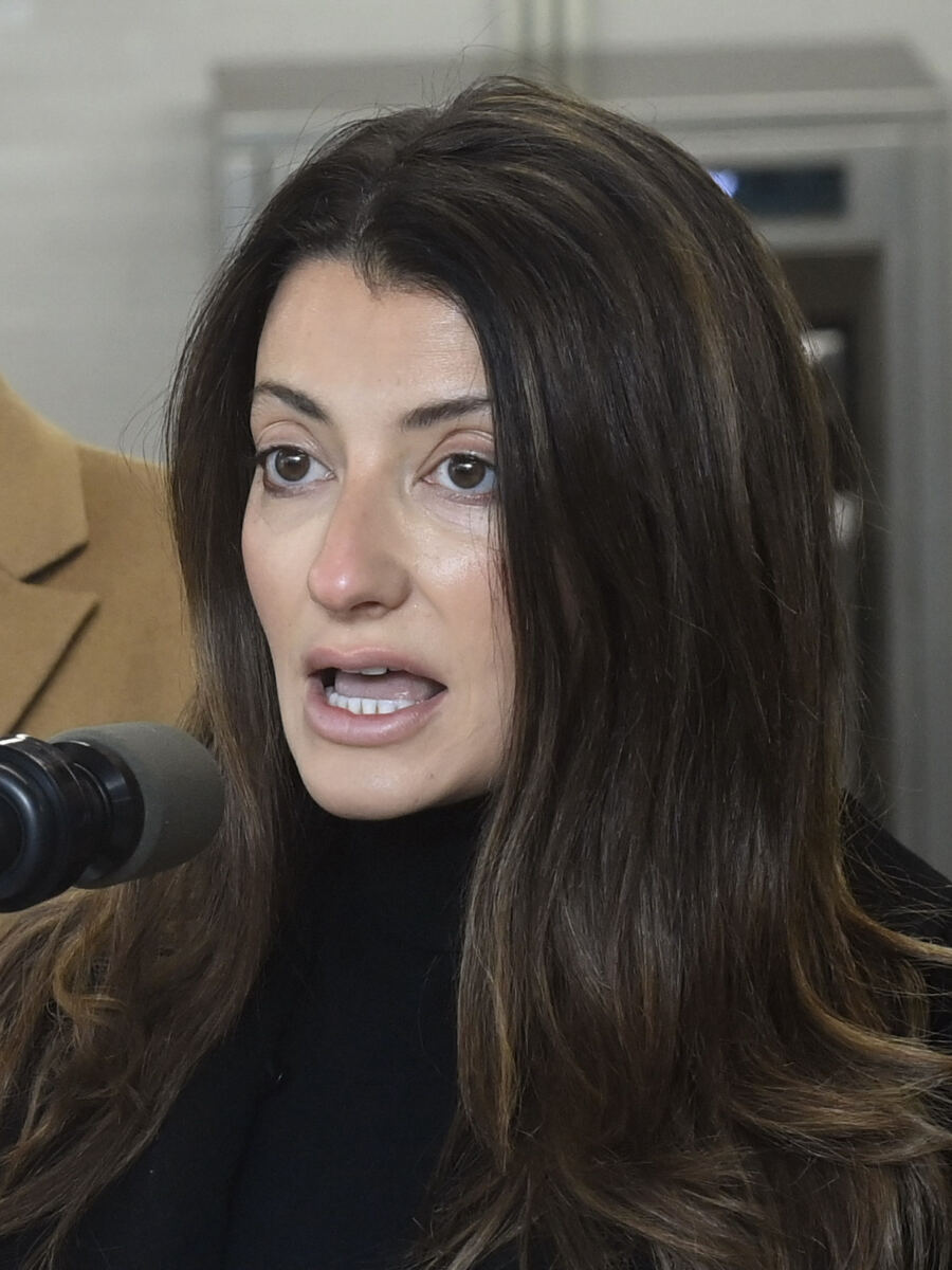 NYC pols call on Amazon to pull ‘demeaning’ Halloween witch animatronic with Star of David spell book