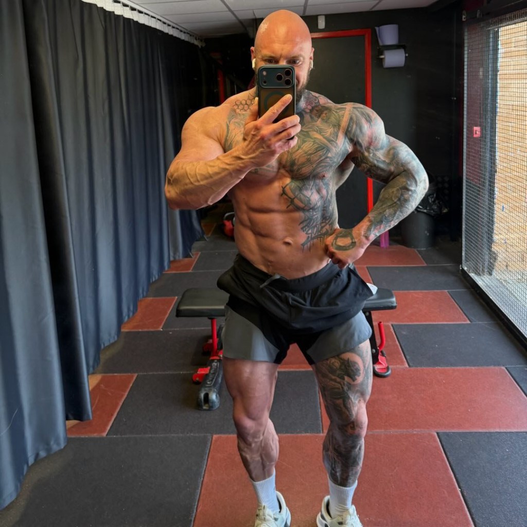 Newlywed bodybuilder dies after collapsing on stage at competition final day before 34th birthday