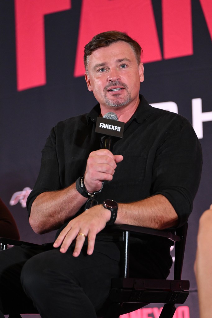 ‘Smallville’ star Tom Welling accidentally exposes himself in hotel window reflection