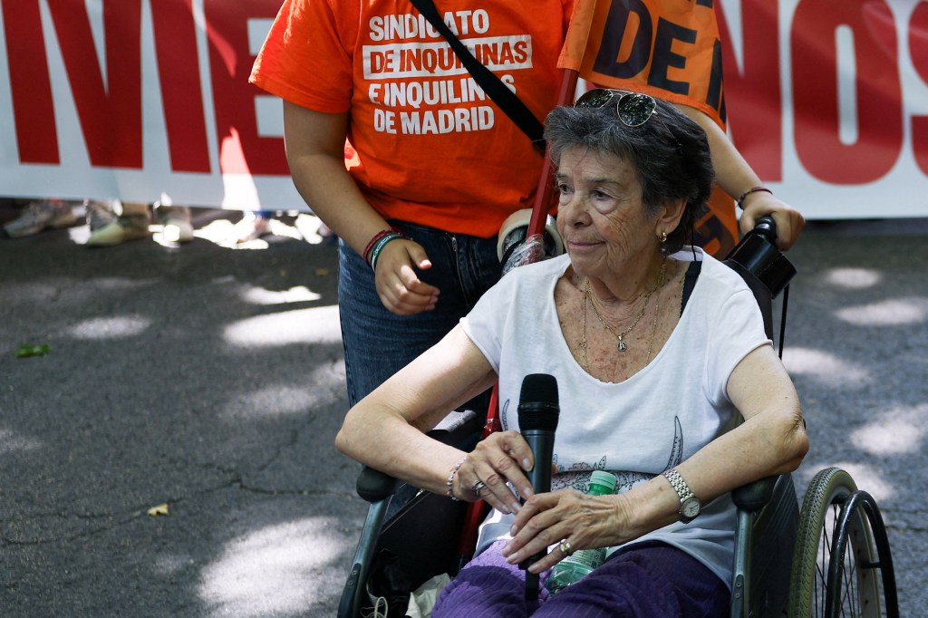 Spanish woman whose eviction sparked housing protests dies at 87 as crowds chant ‘murder’